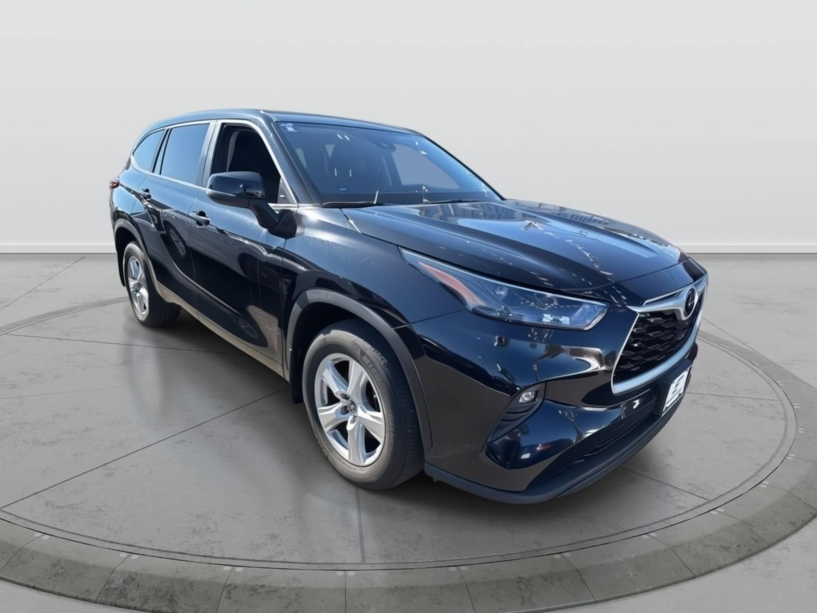 Used 2023 Toyota Highlander LE