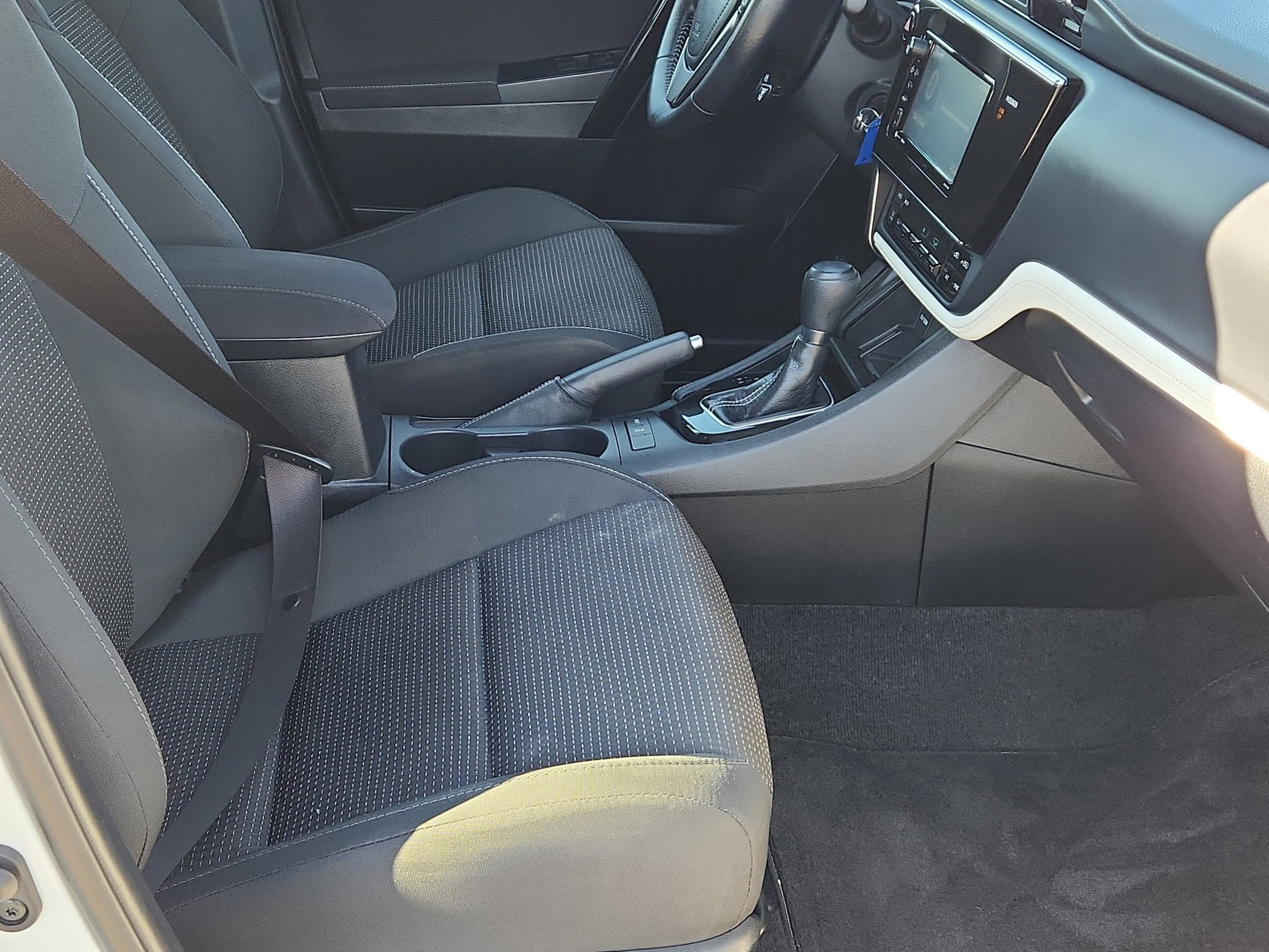 Used 2018 Toyota Corolla iM w/ Carpet Mat Package (TMS) FWD image 13