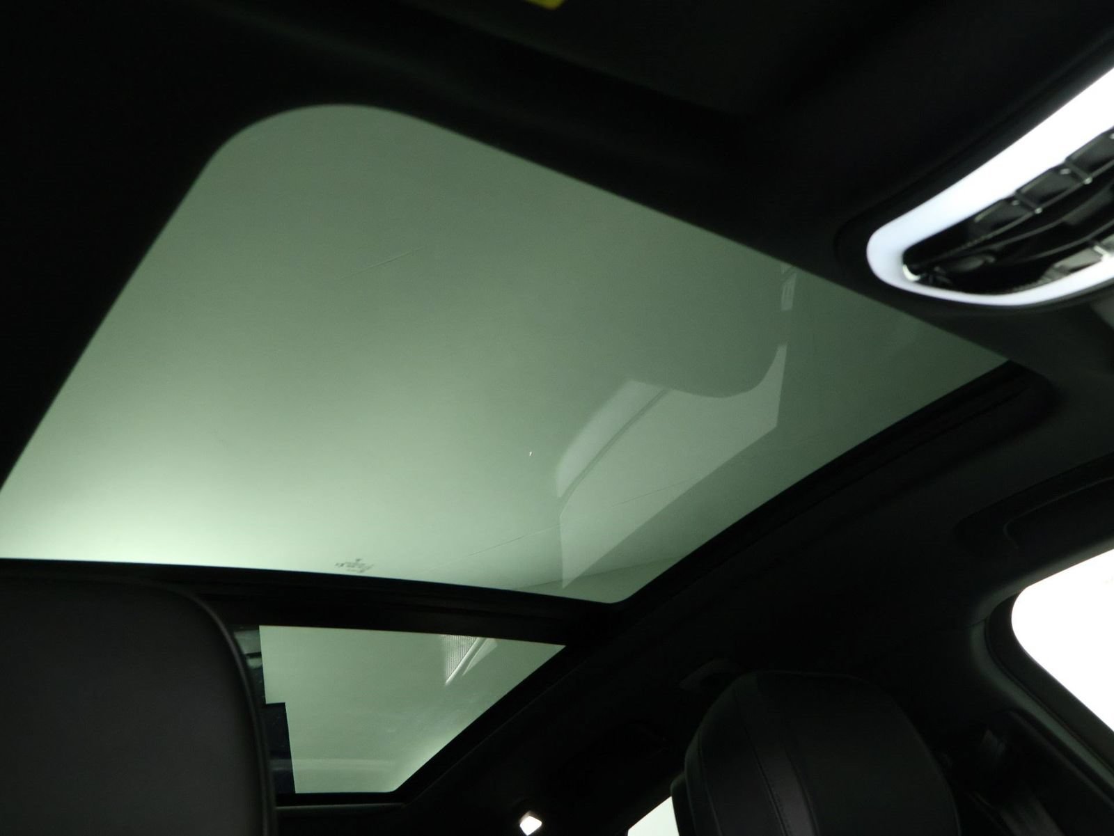 Certified 2026 Porsche Macan AWD/4WD image 25