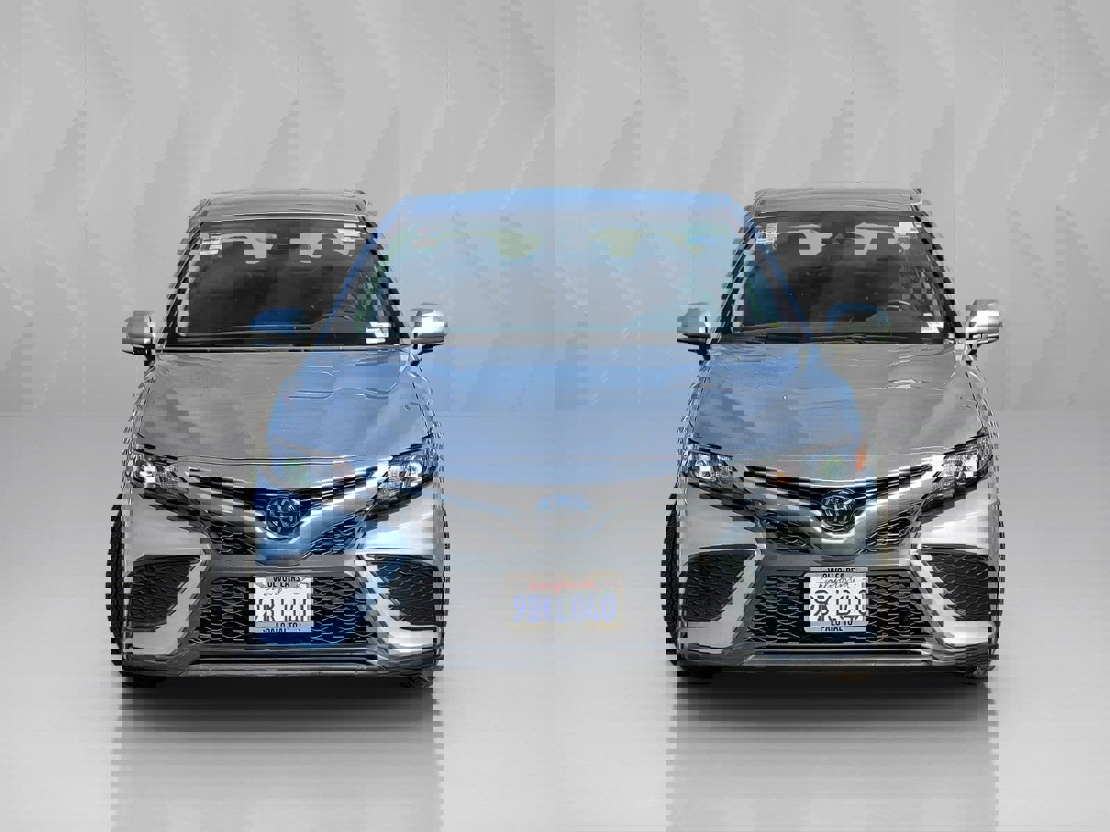 Used 2022 Toyota Camry SE image 2