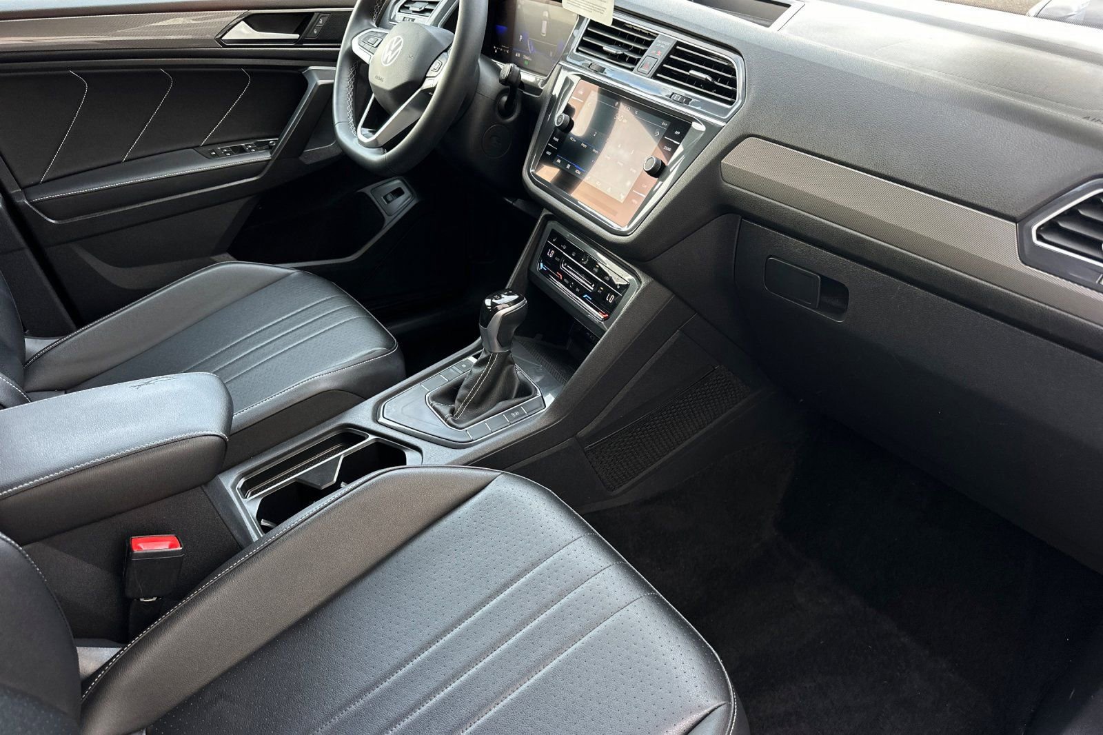 Used 2022 Volkswagen Tiguan SE FWD image 17