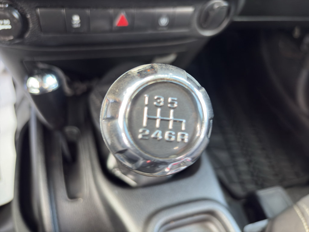Used 2013 Jeep Wrangler Rubicon AWD/4WD image 15