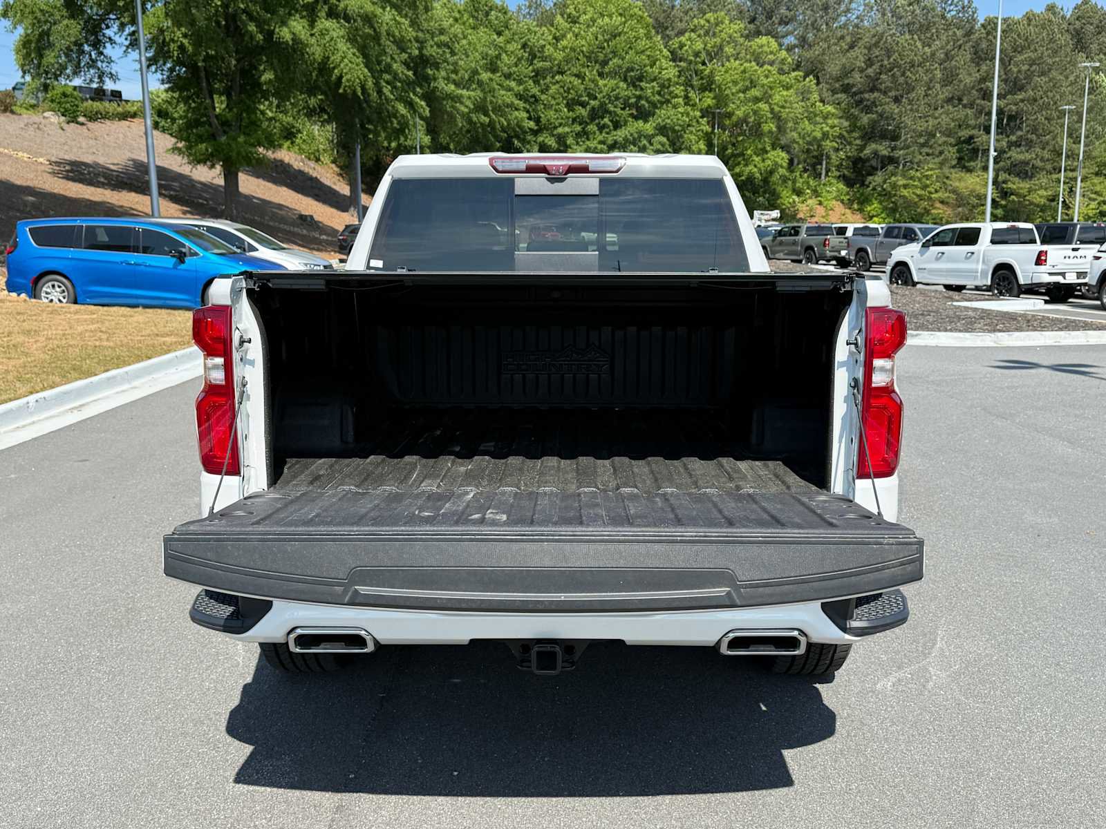 Used 2023 Chevrolet Silverado 1500 High Country w/ Technology Package AWD/4WD image 27