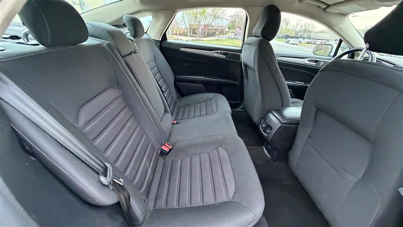 Used 2020 Ford Fusion SE FWD image 17