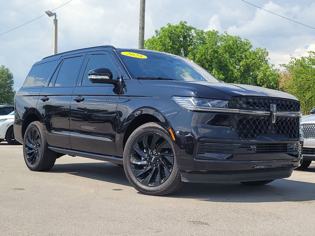 Used 2025 Lincoln Navigator Reserve w/ Jet Appearance Package image 1