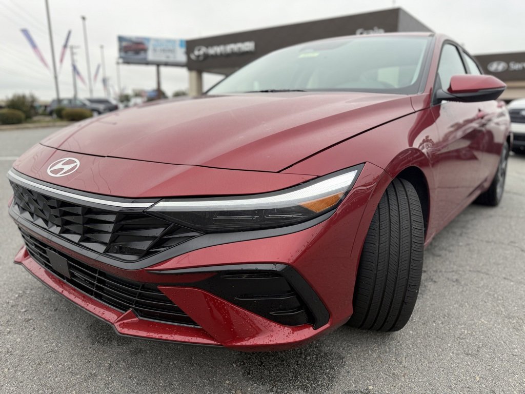 New 2025 Hyundai Elantra Limited image 31