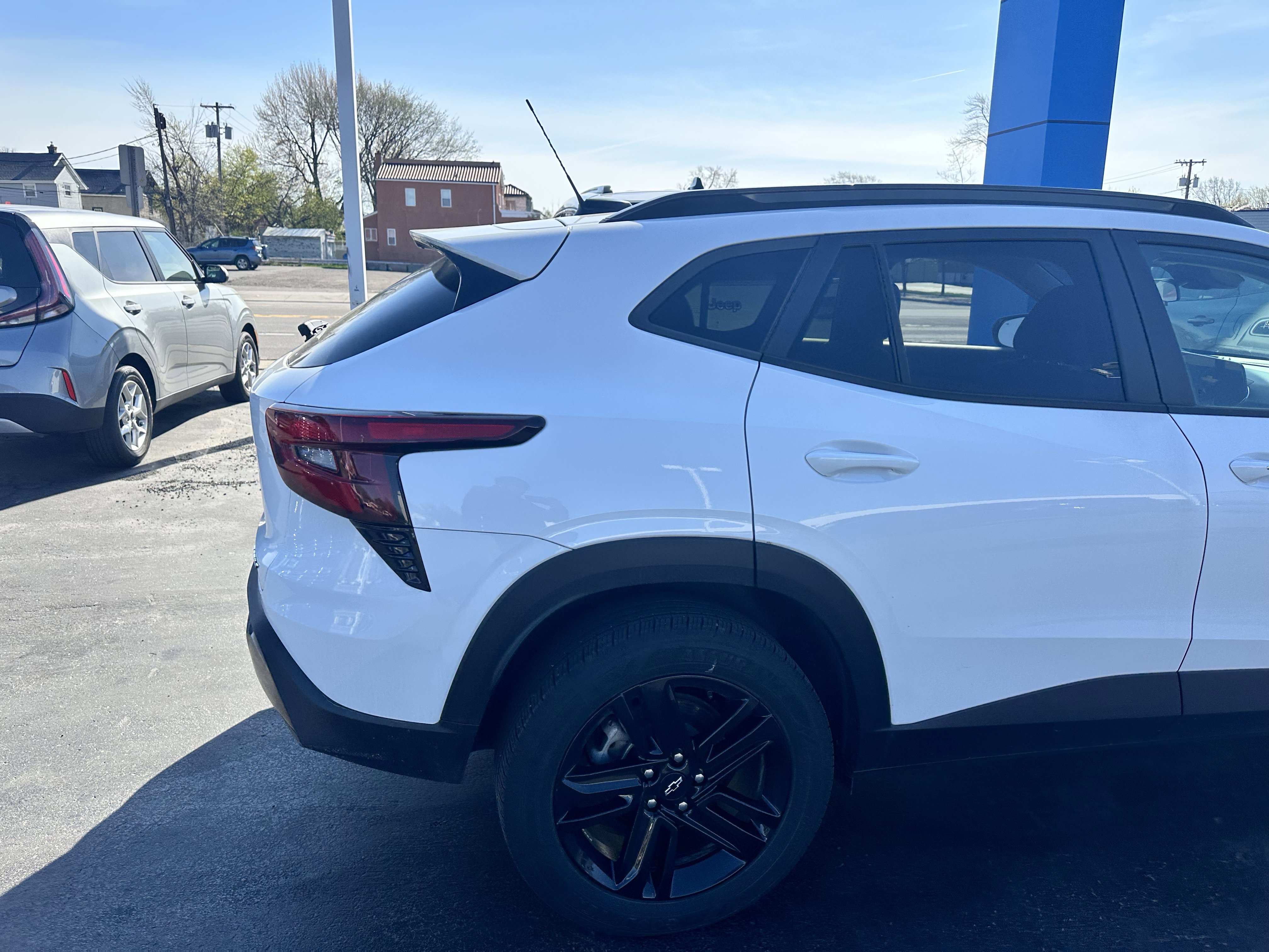 Certified 2024 Chevrolet Trax ACTIV w/ Driver Confidence Package FWD image 8