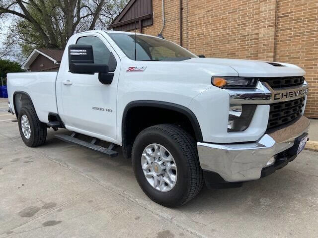 Used 2022 Chevrolet Silverado 2500 LT w/ Convenience Package image 2