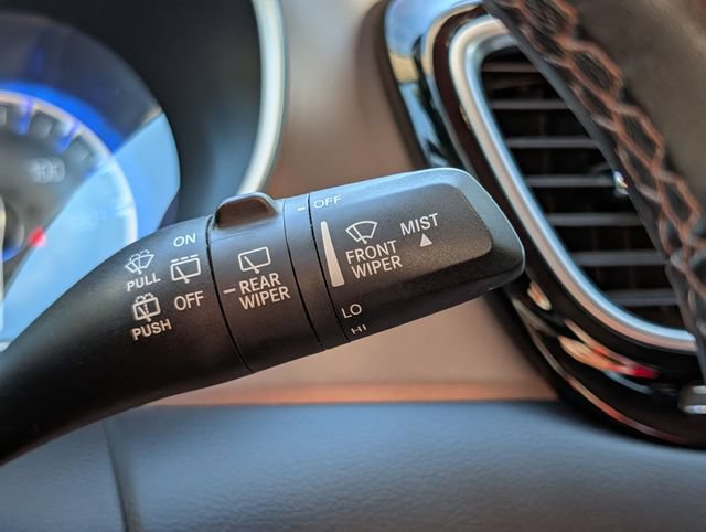 Used 2019 Chrysler Pacifica Touring Plus w/ Tire & Wheel Group FWD image 25