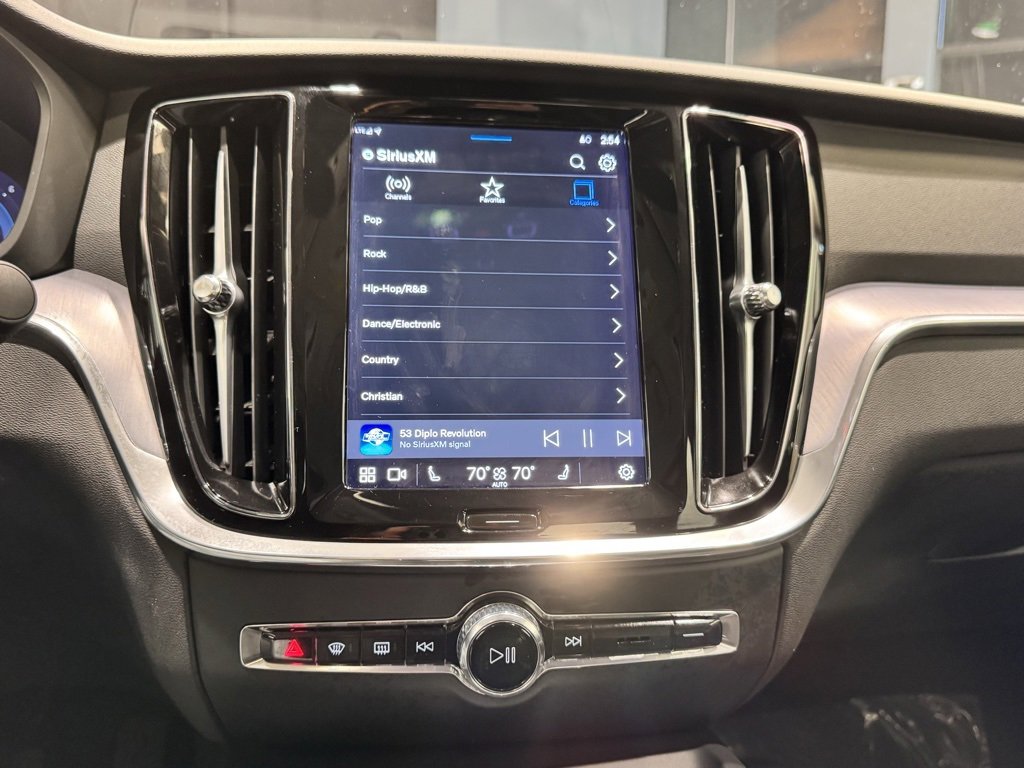 Used 2024 Volvo S60 B5 Core image 8