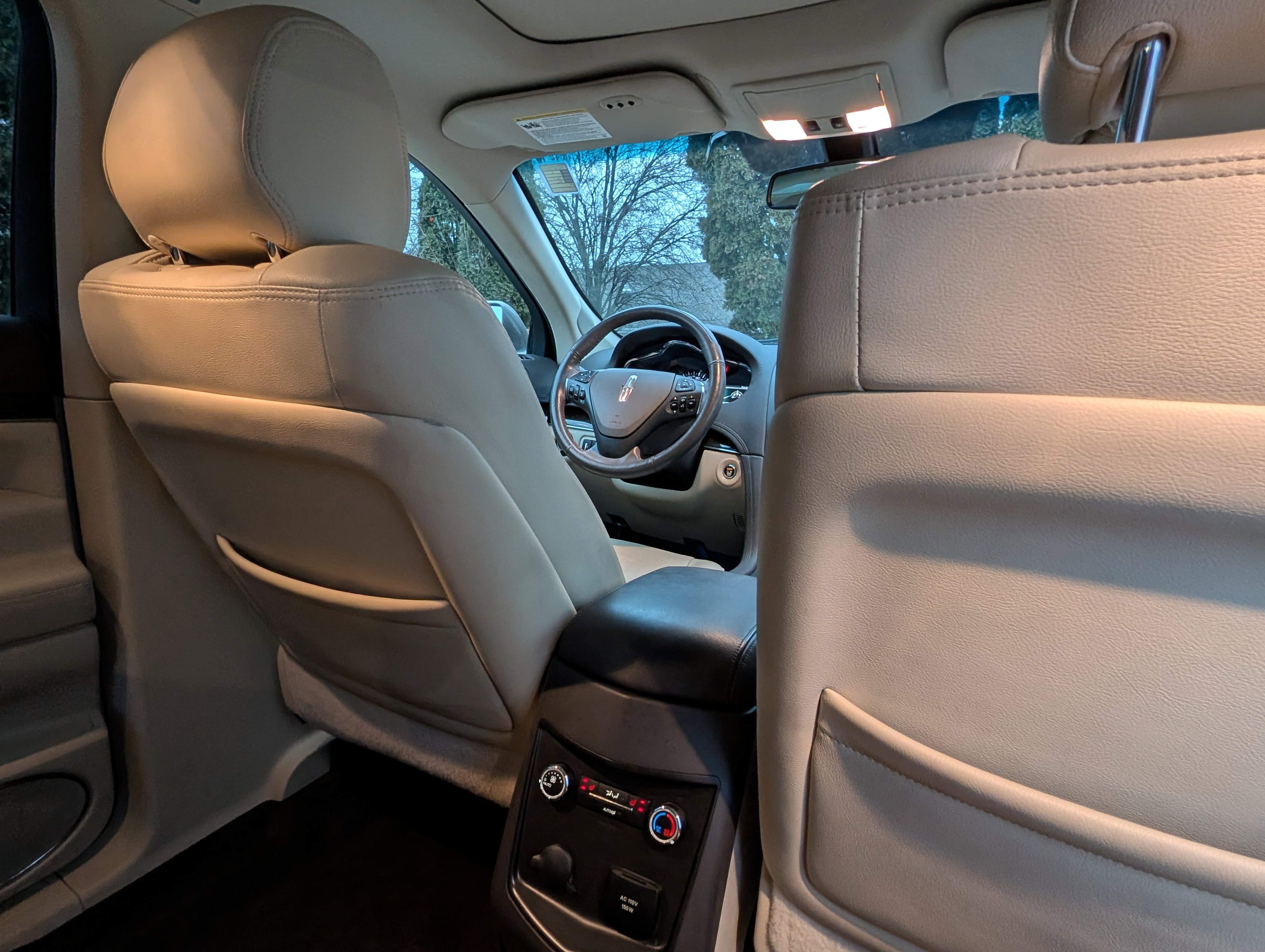 Used 2018 Lincoln MKT AWD image 30