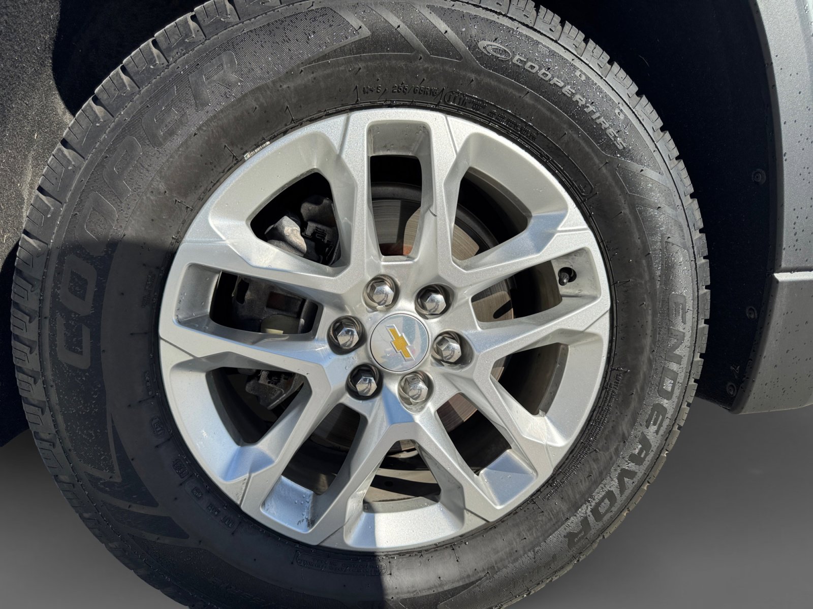 Used 2023 Chevrolet Traverse LS w/ Safety Package image 16