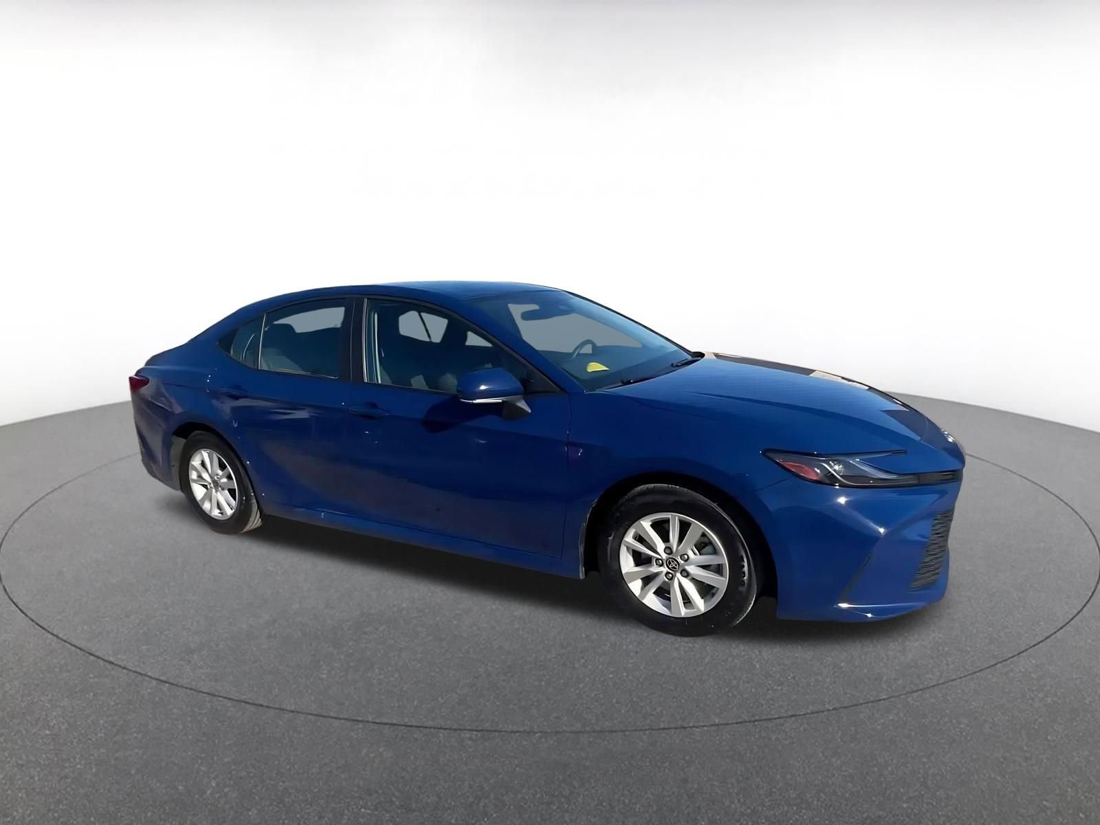 Used 2025 Toyota Camry LE image 2