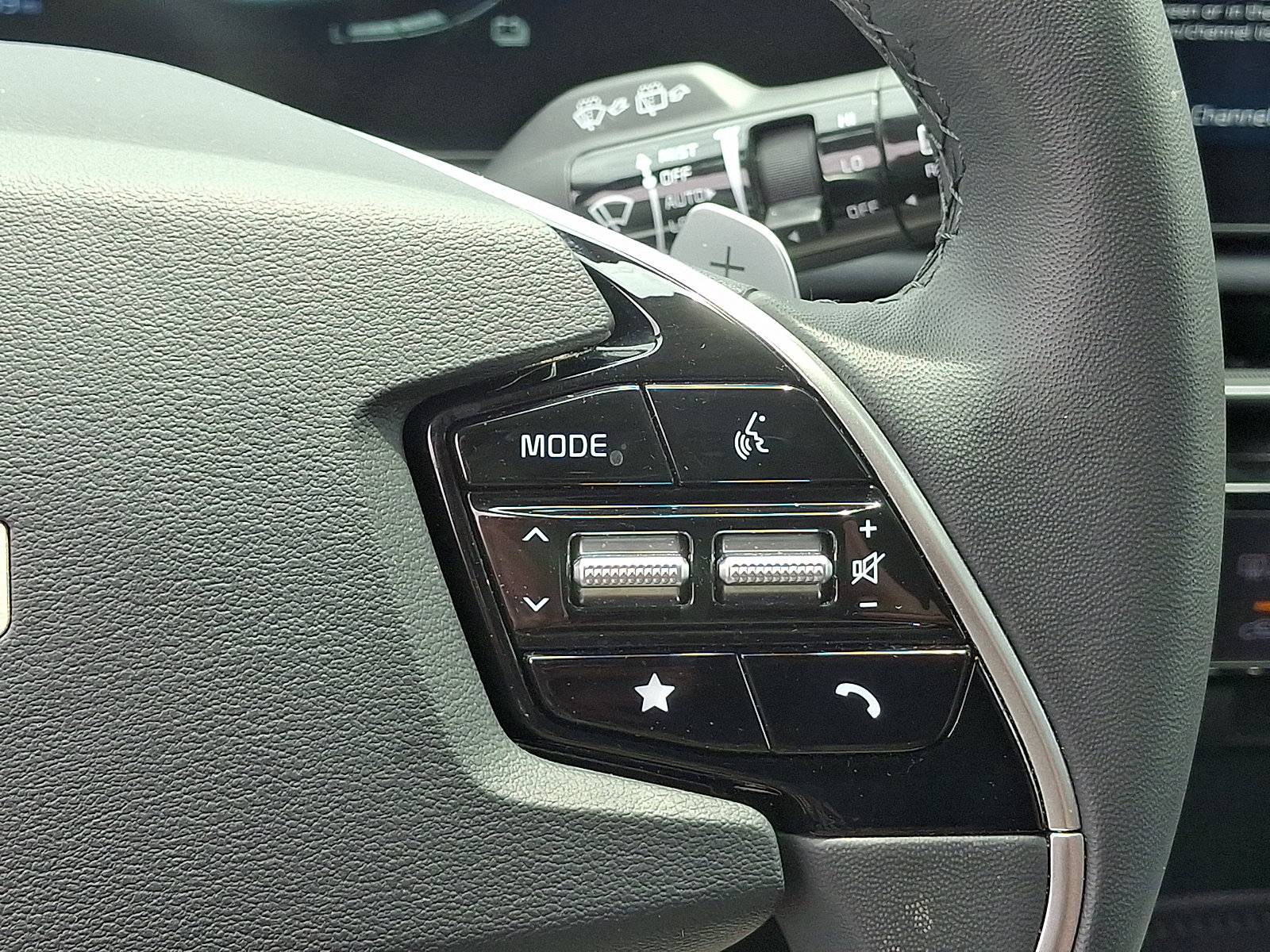 Certified 2024 Kia Niro EX FWD image 23