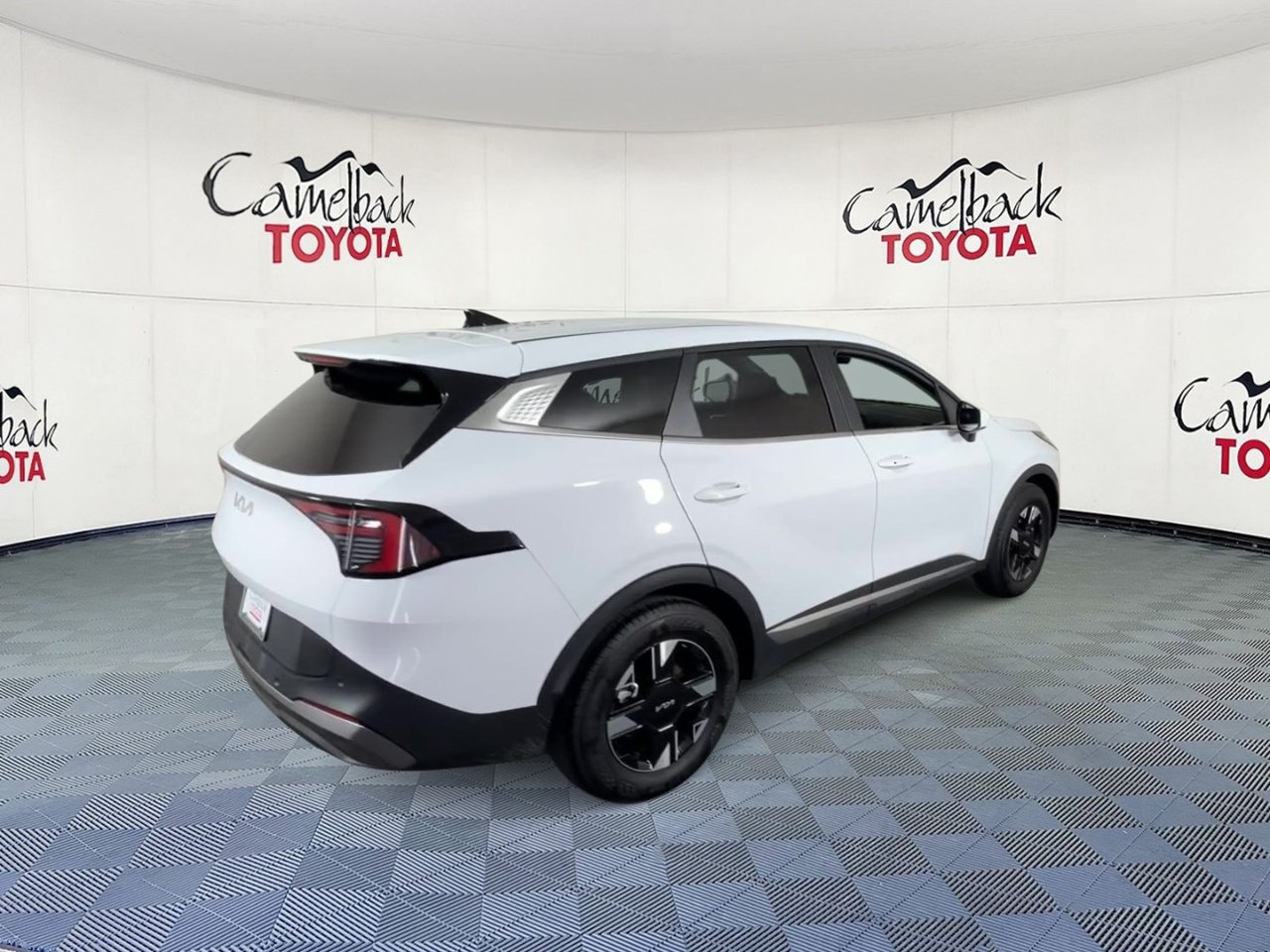 Used 2026 Kia Sportage LX FWD image 2