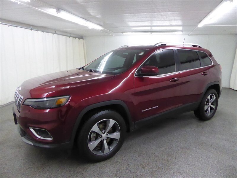 Used 2019 Jeep Cherokee Limited w/ Luxury Group AWD/4WD image 3