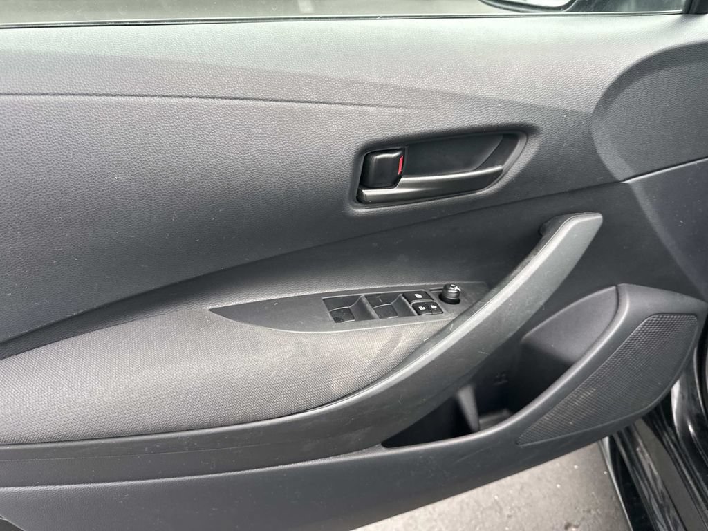 Used 2025 Toyota Corolla LE FWD image 14