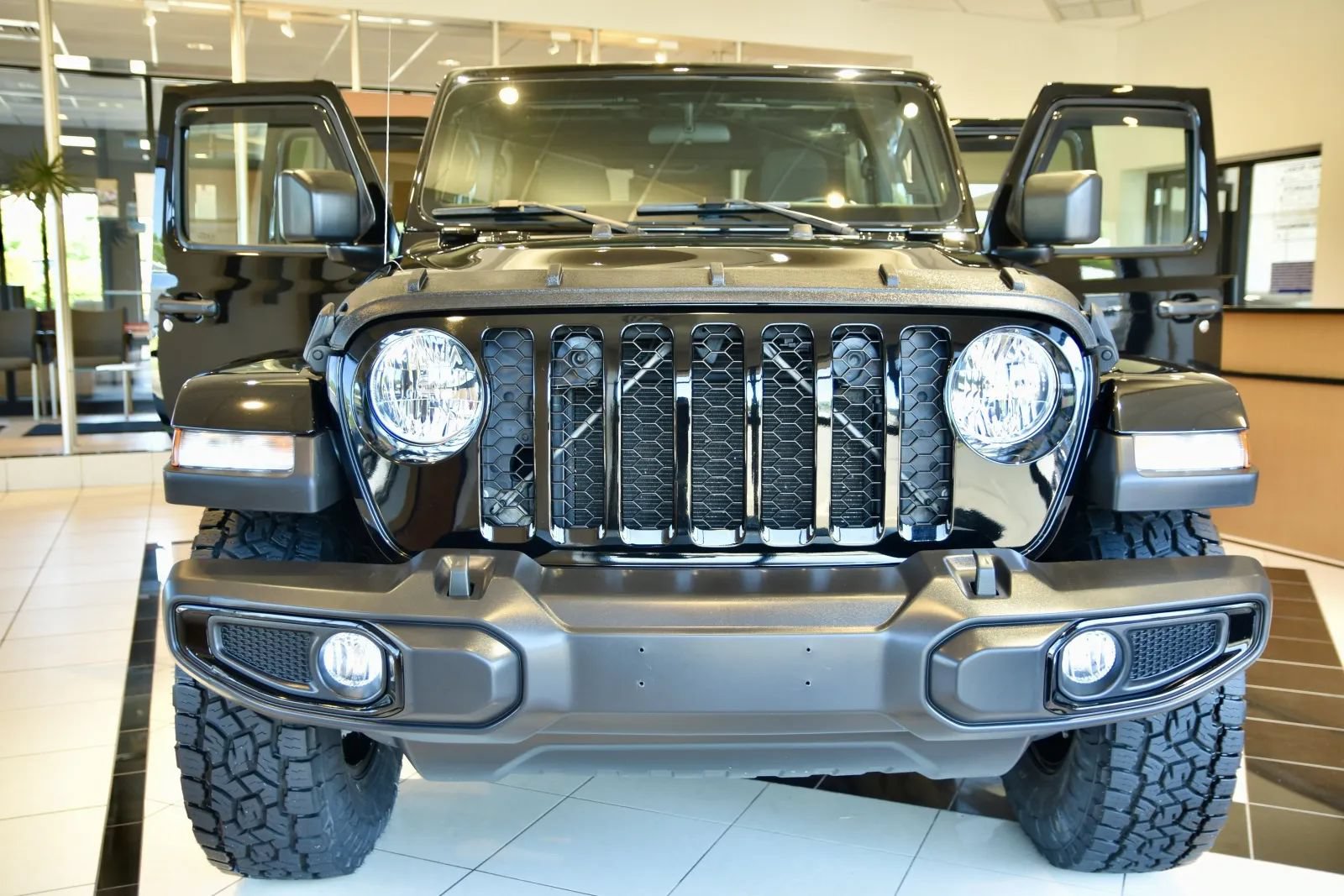 Used 2021 Jeep Gladiator Sport AWD/4WD image 2