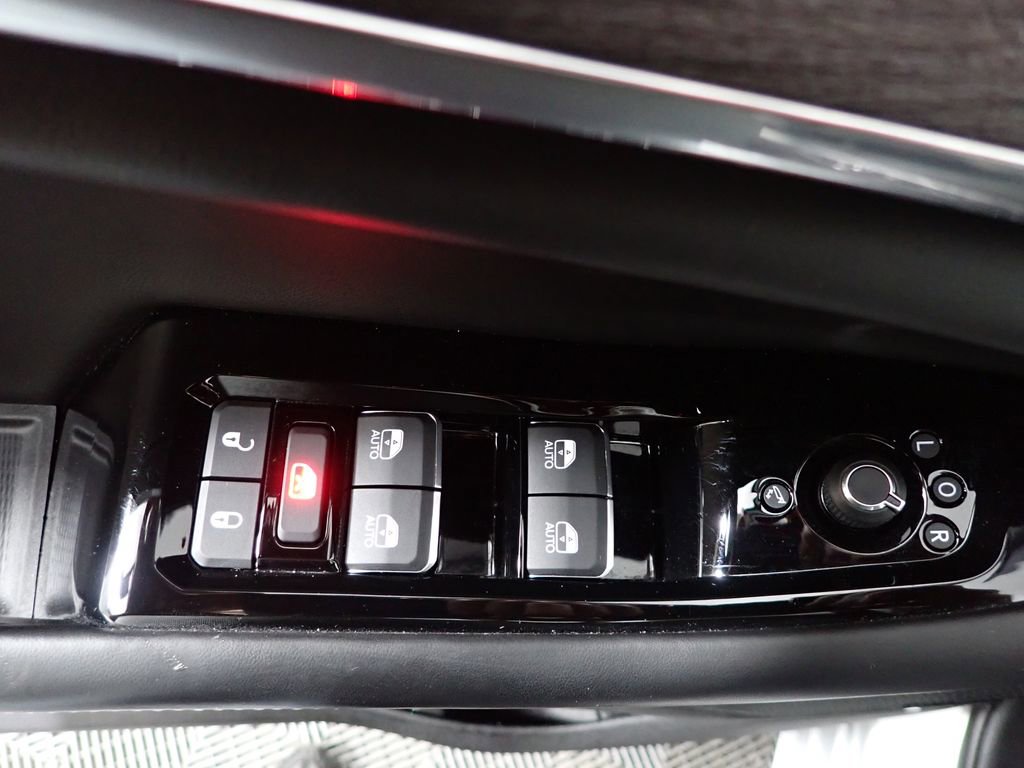 Used 2023 Jeep Grand Cherokee L Overland w/ Luxury Tech Group IV AWD/4WD image 24