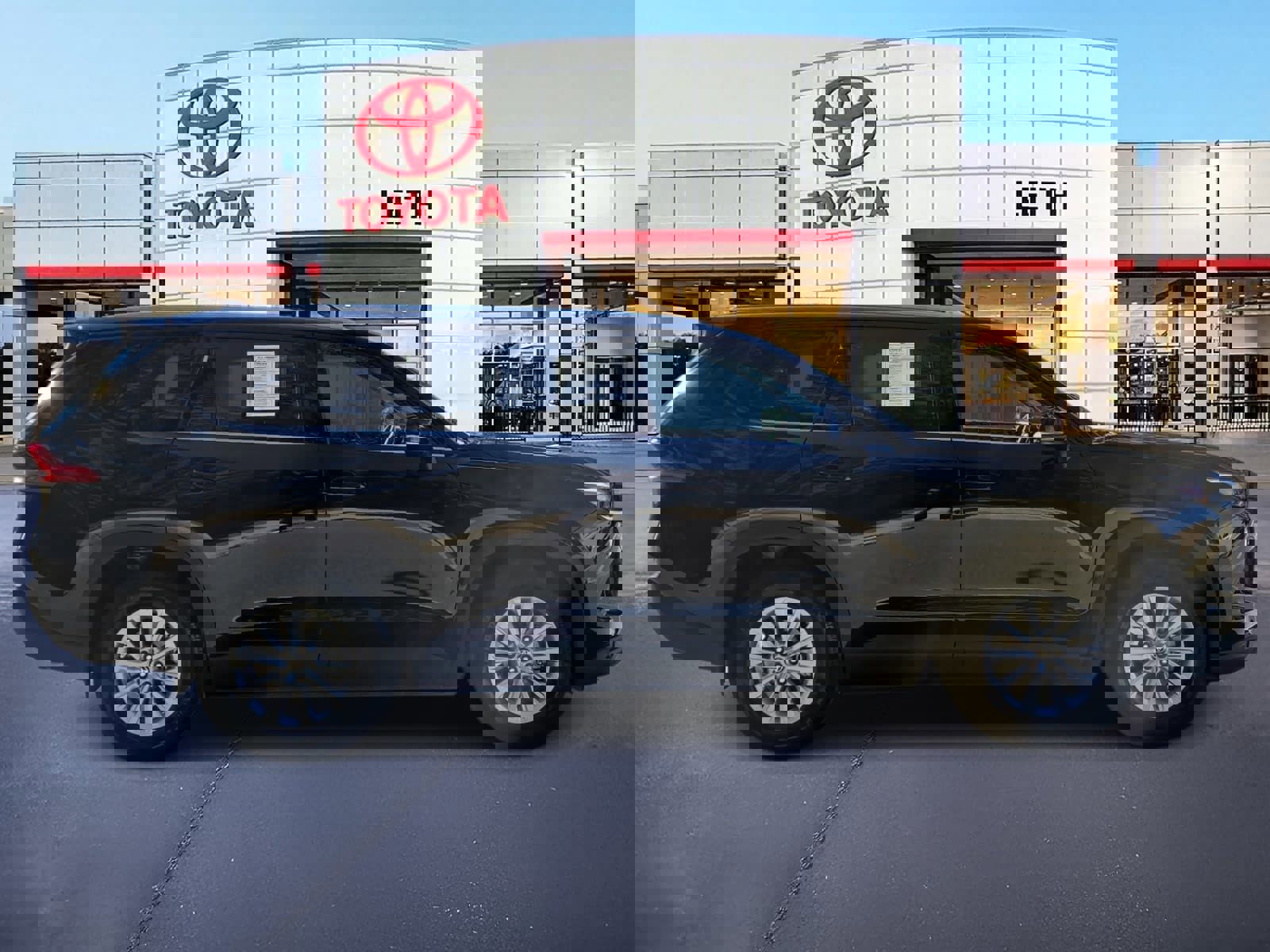 Used 2024 Toyota Grand Highlander XLE image 4