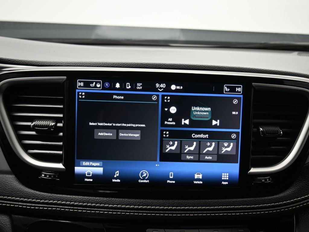 Used 2024 Chrysler Pacifica Touring image 16