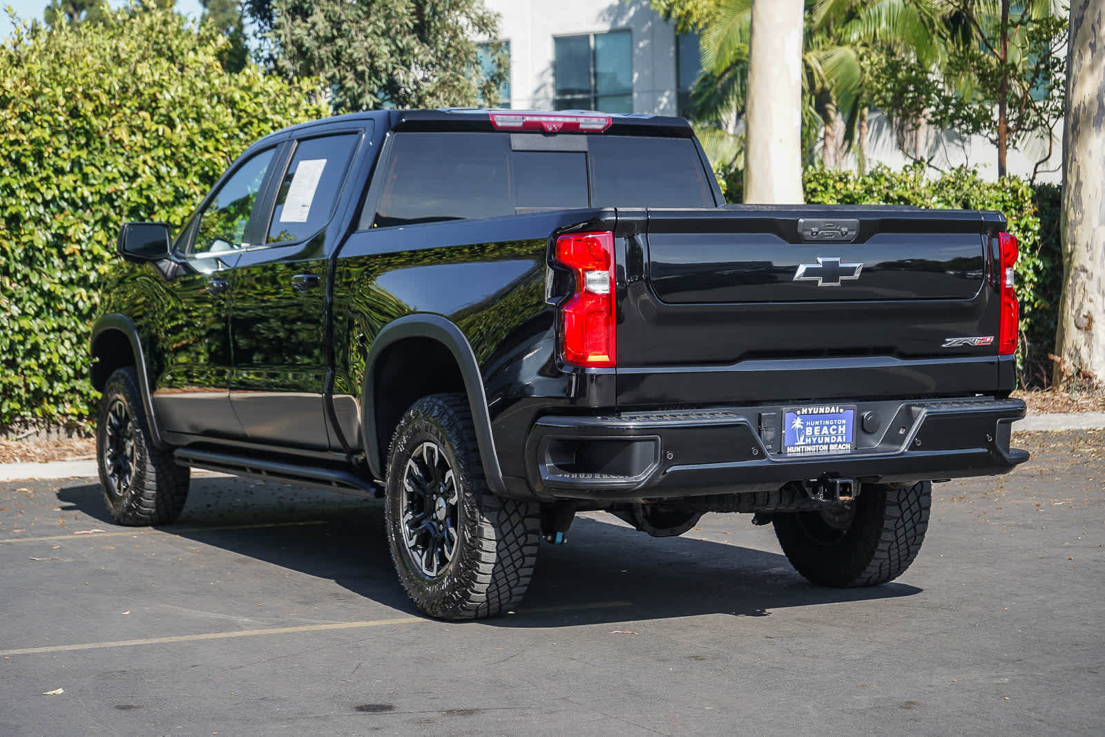Used 2024 Chevrolet Silverado 1500 ZR2 w/ Technology Package AWD/4WD image 4