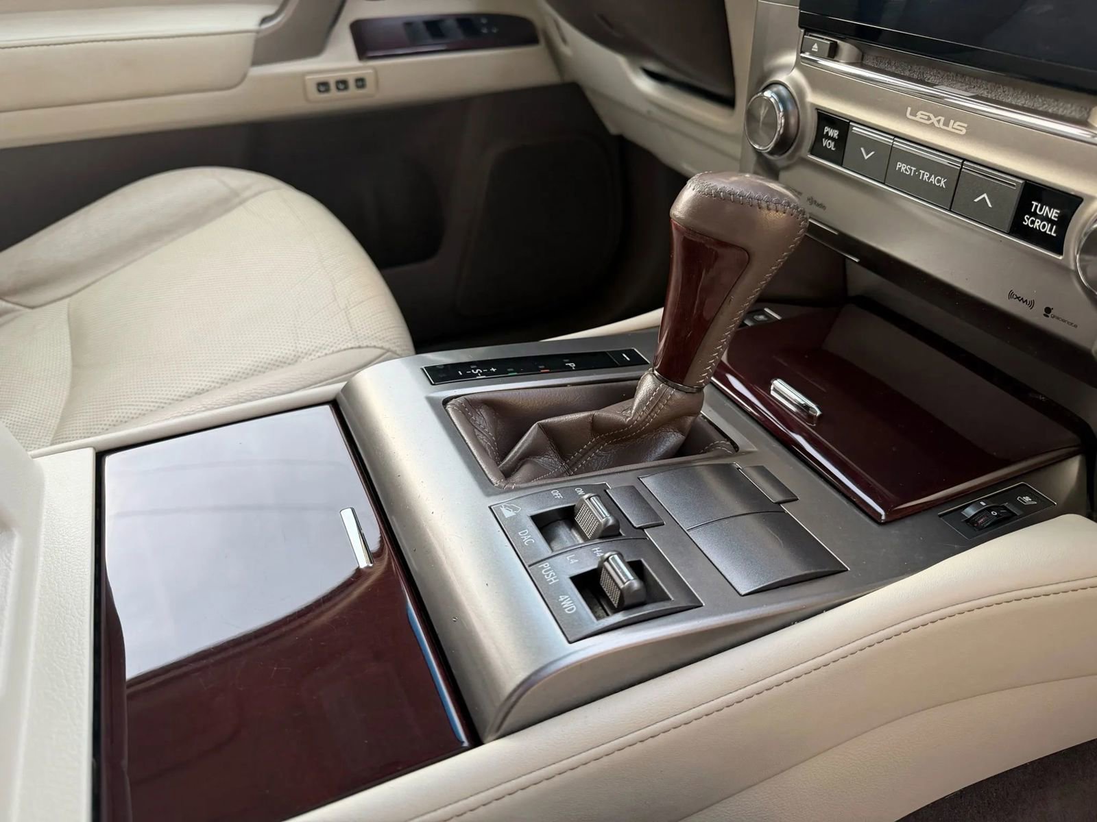 Used 2018 Lexus GX 460 Premium w/ Premium Package image 31