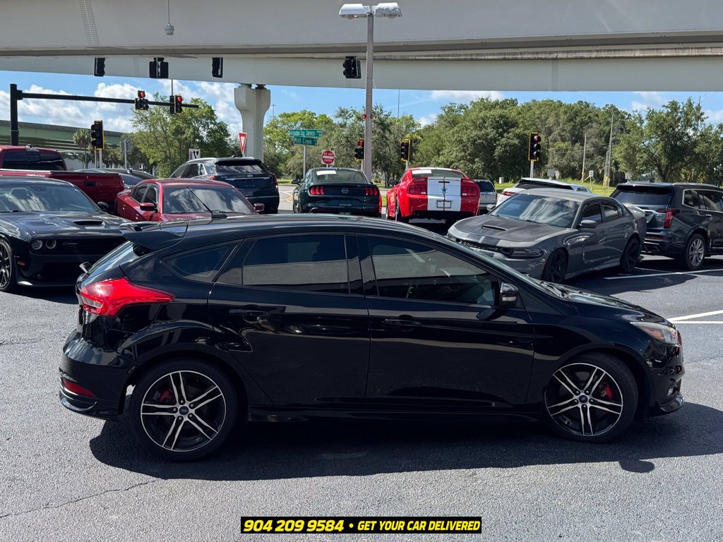 Used 2017 Ford Focus ST FWD image 9