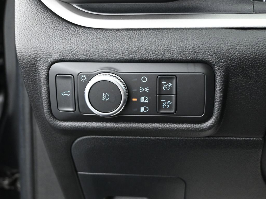 Used 2022 Ford Explorer XLT w/ Equipment Group 202A image 12