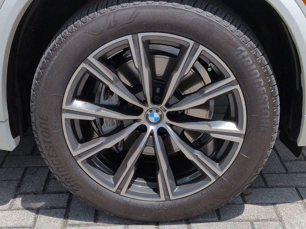 New 2026 BMW X5 xDrive40i w/ M Sport Package AWD/4WD image 11