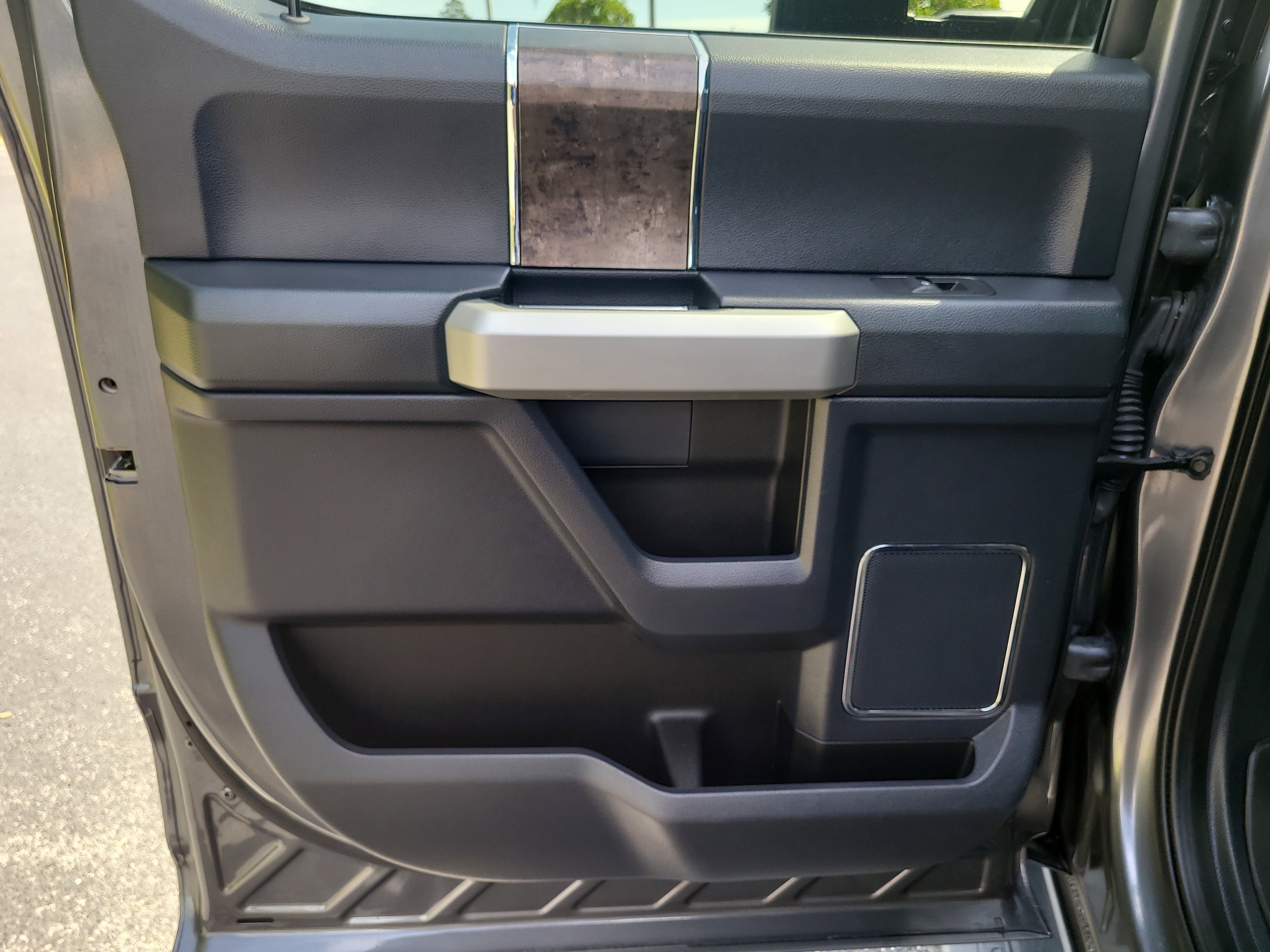 Used 2022 Ford F250 Lariat w/ Lariat Ultimate Package AWD/4WD image 13