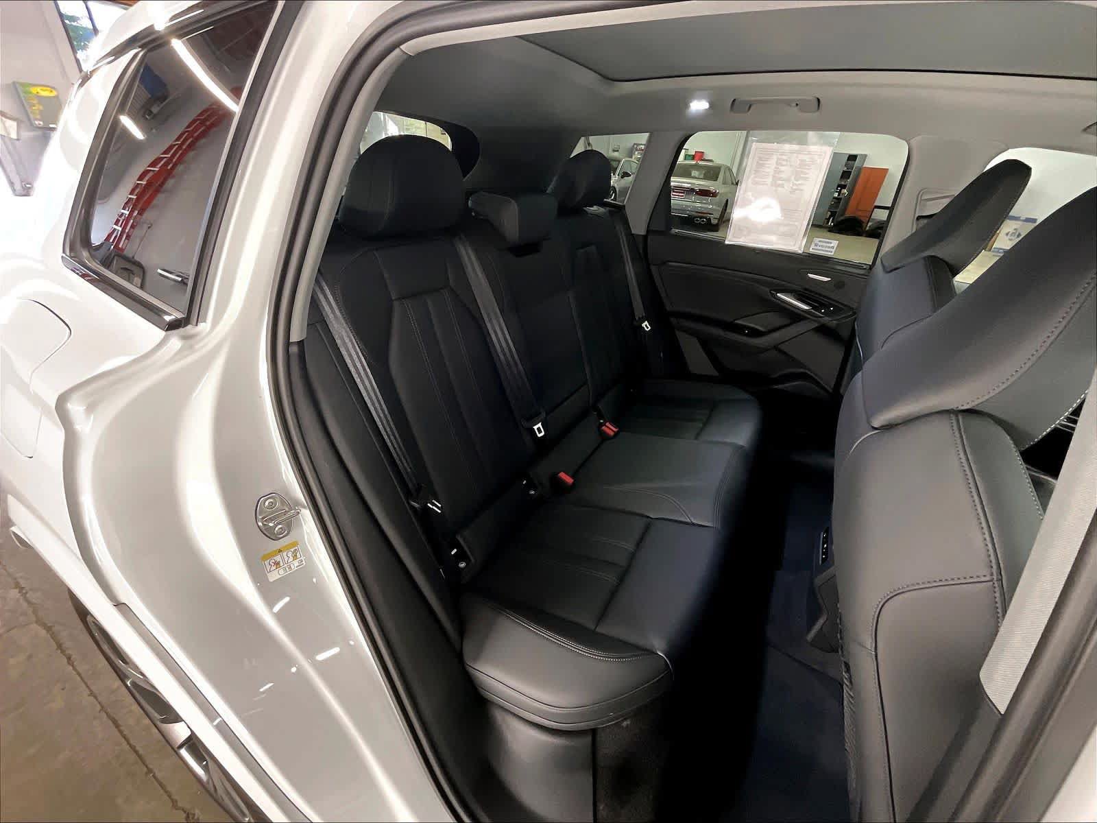 Certified 2025 Audi Q6 e-tron Premium Plus w/ Premium Plus AWD/4WD image 28