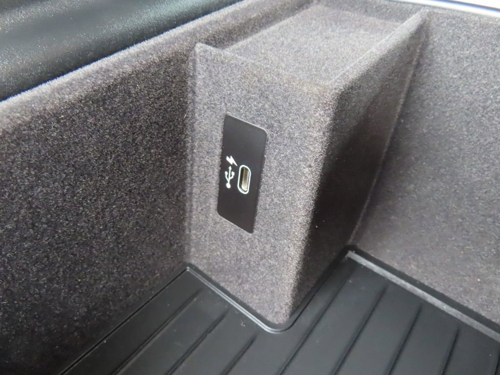 Used 2022 BMW 530e xDrive w/ Premium Package AWD/4WD image 11