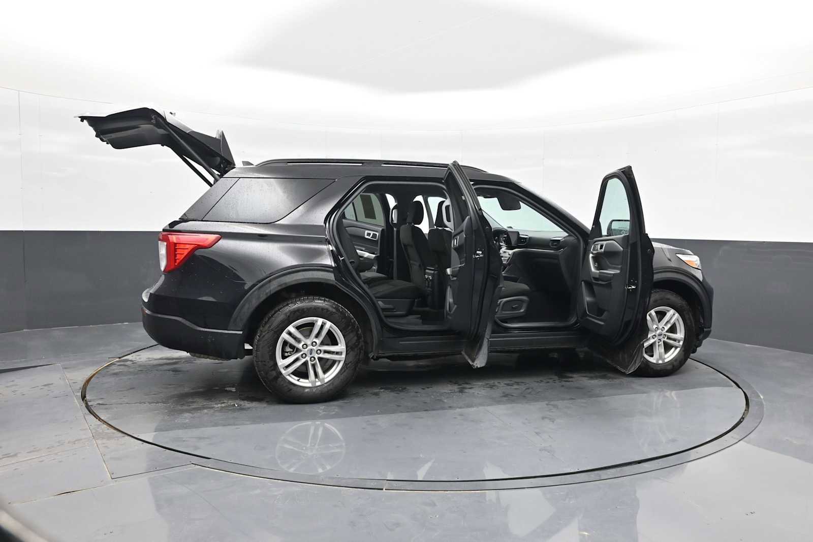 Used 2022 Ford Explorer XLT image 39