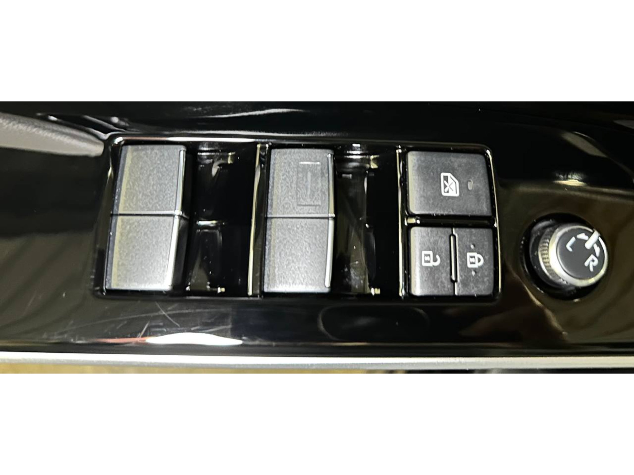 Used 2025 Toyota bZ4X AWD image 33