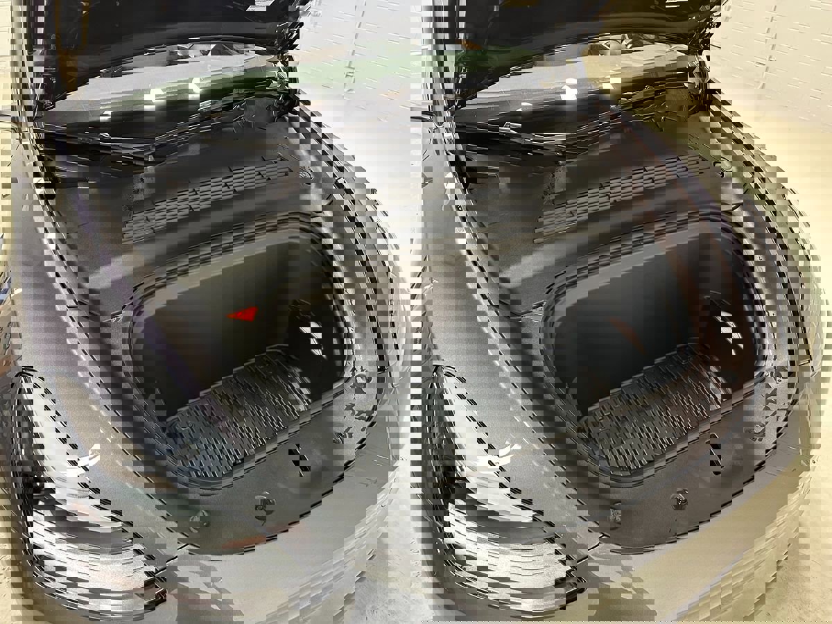 Used 2023 Tesla Model Y Long Range image 3