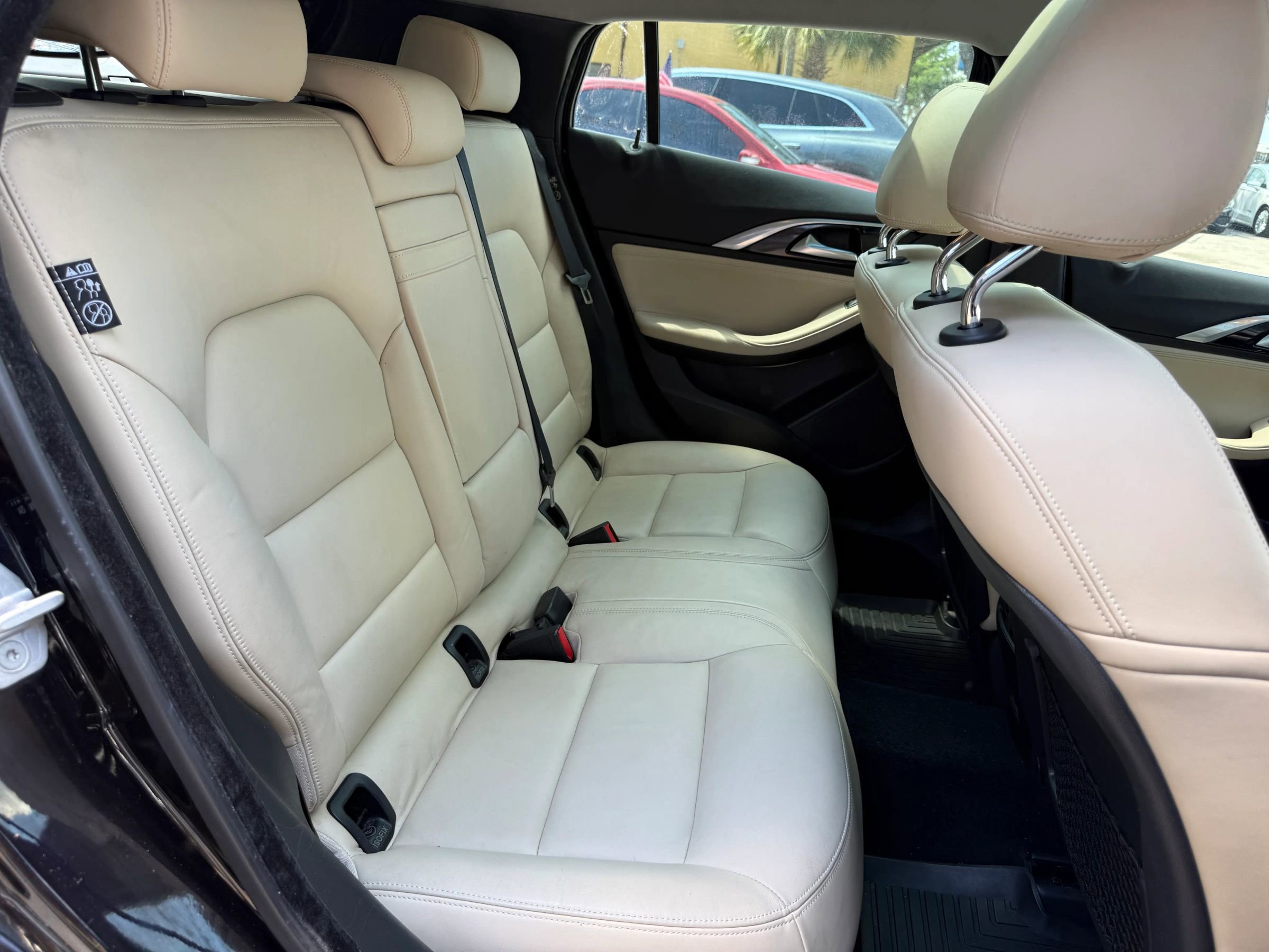 Used 2017 INFINITI QX30 Premium w/ Navigation Package image 16