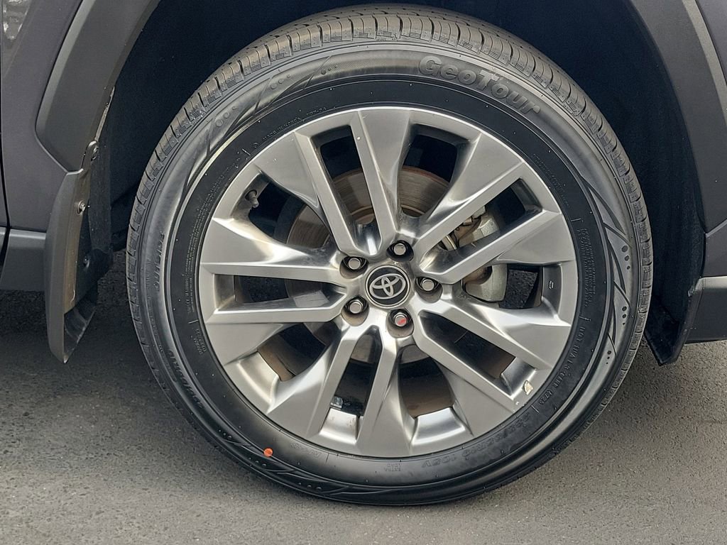 Used 2023 Toyota RAV4 XLE Premium image 9