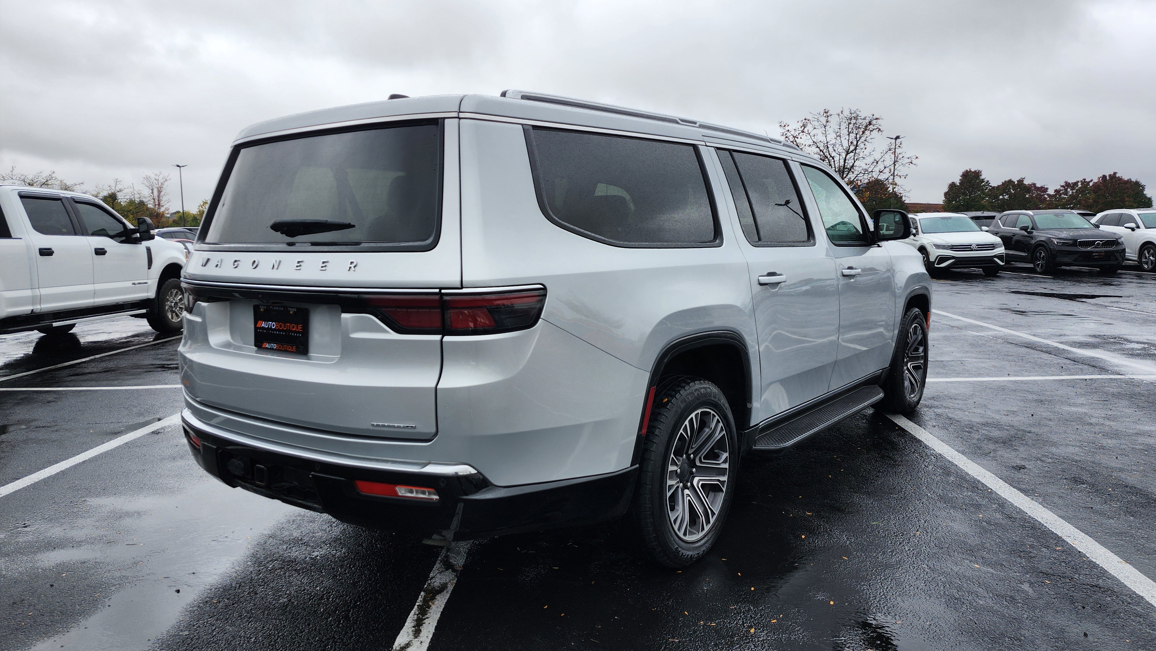 Used 2024 Jeep Wagoneer L Series II w/ Flexible Seating Group image 11