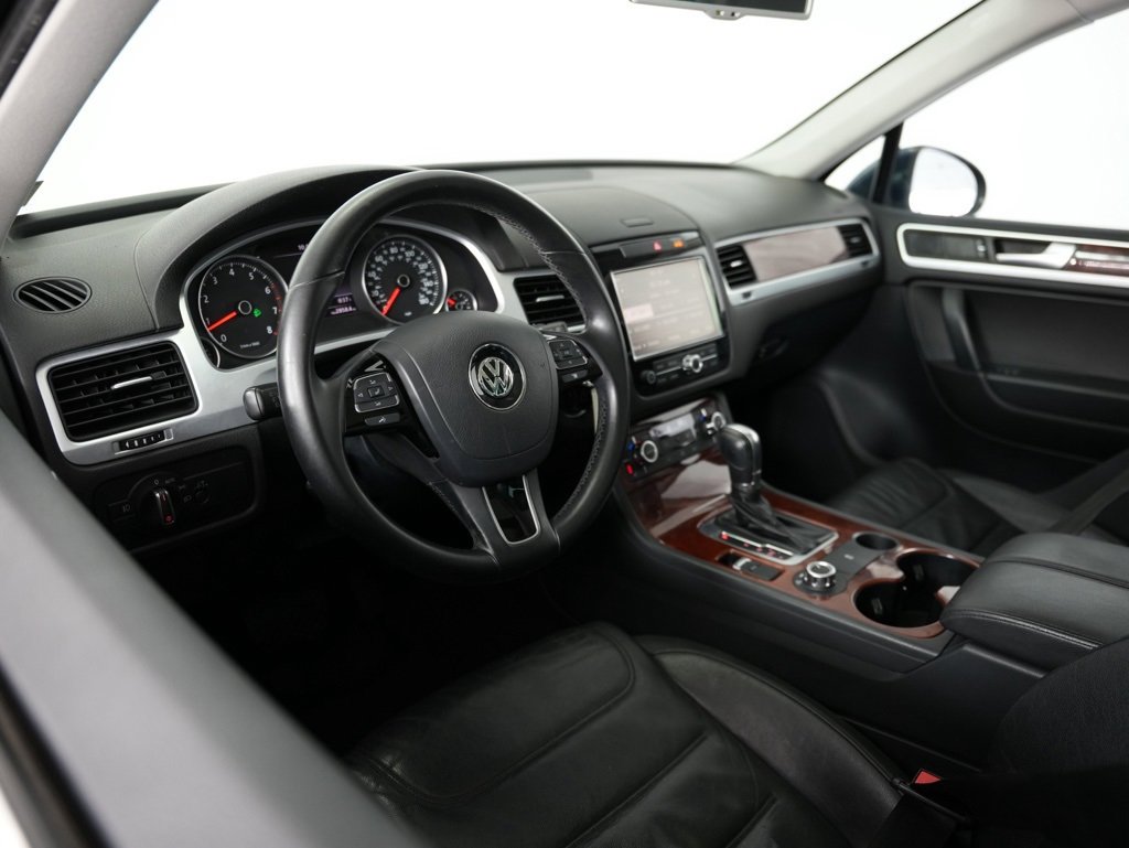 Used 2013 Volkswagen Touareg VR6 image 6