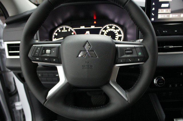 New 2026 Mitsubishi Outlander SE AWD/4WD image 8