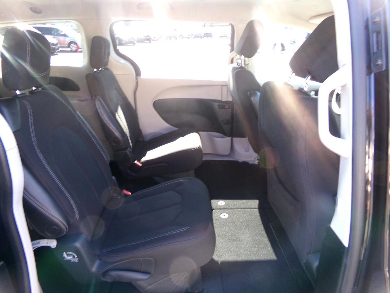 Used 2022 Chrysler Voyager LX FWD image 44