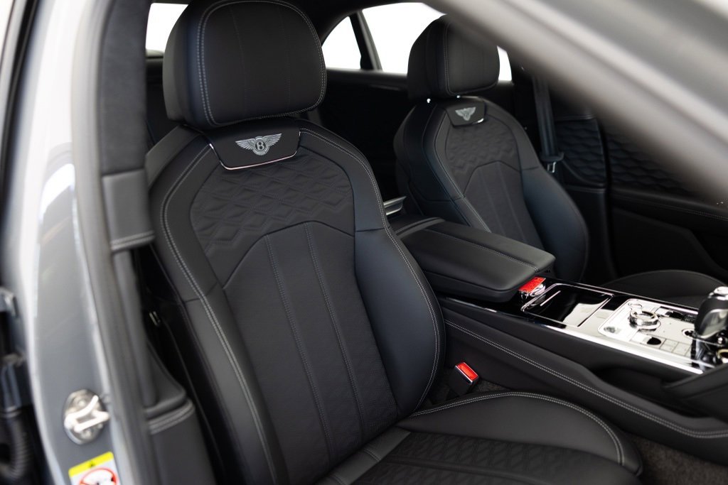Used 2025 Bentley Flying Spur Plug-In Hybrid image 8