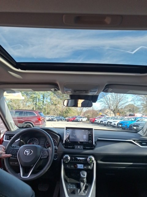 Used 2021 Toyota RAV4 XLE Premium image 23