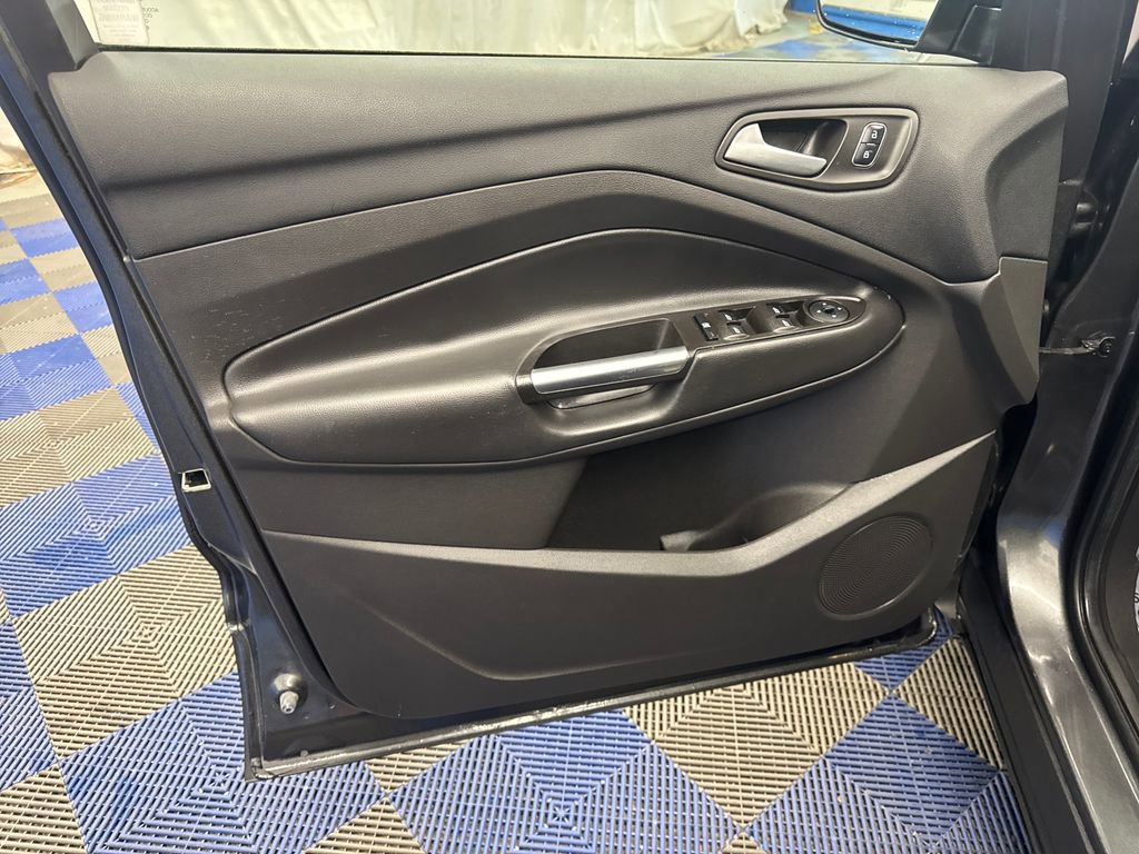 Used 2017 Ford Escape SE AWD/4WD image 17