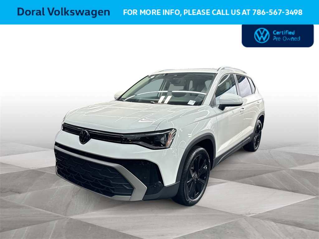 Used 2025 Volkswagen Taos SE w/ Panoramic Sunroof Package