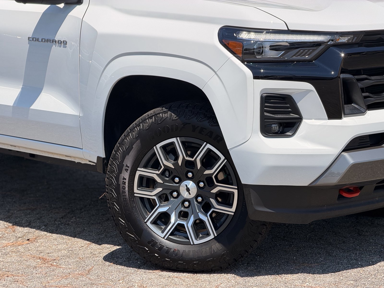 Used 2026 Chevrolet Colorado Z71 w/ Technology Package AWD/4WD image 3