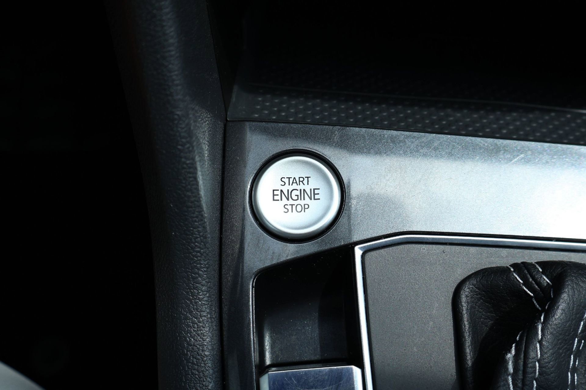 Used 2021 Volkswagen Tiguan SE FWD image 25