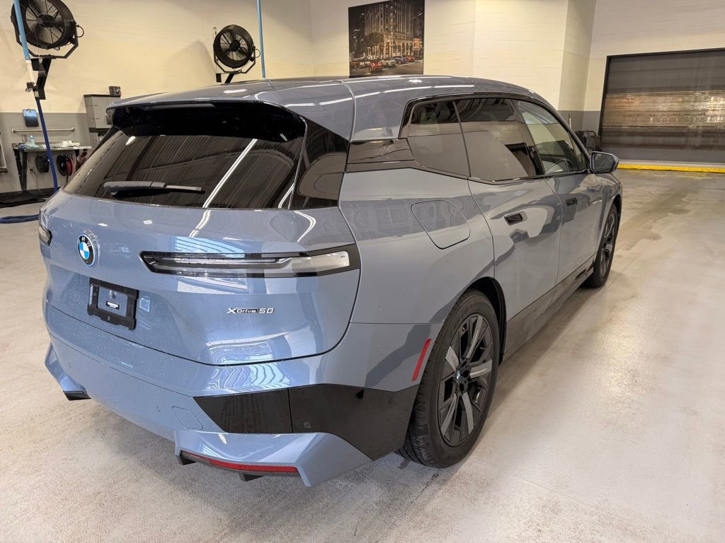 Used 2023 BMW iX xDrive50 w/ Premium Package AWD/4WD image 6