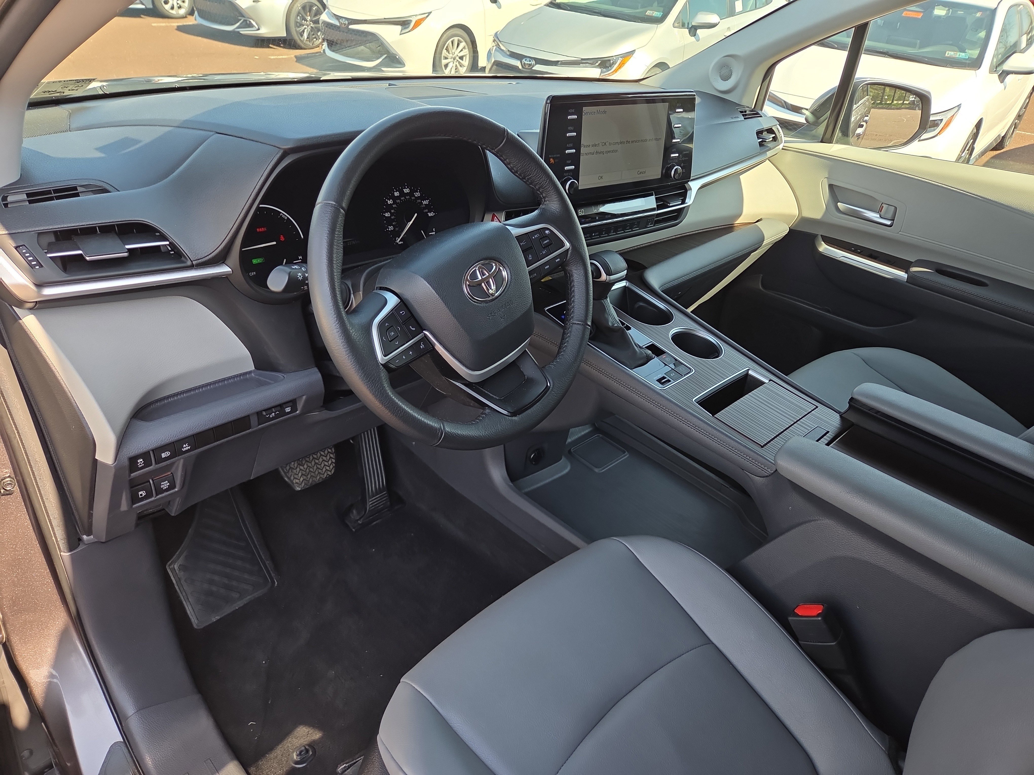 Used 2023 Toyota Sienna XLE w/ XLE Plus Package image 15